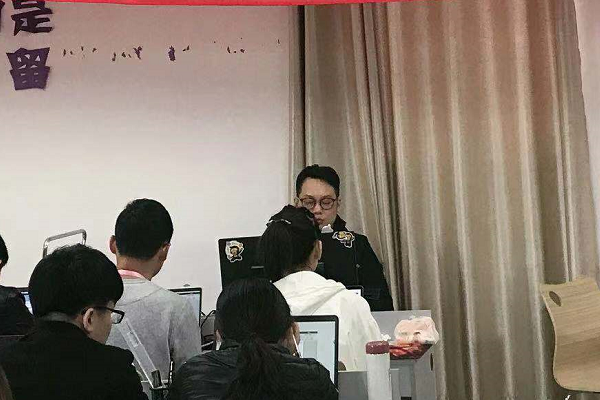 UI設(shè)計(jì)培訓(xùn)機(jī)構(gòu)的學(xué)生是怎樣學(xué)習(xí)的