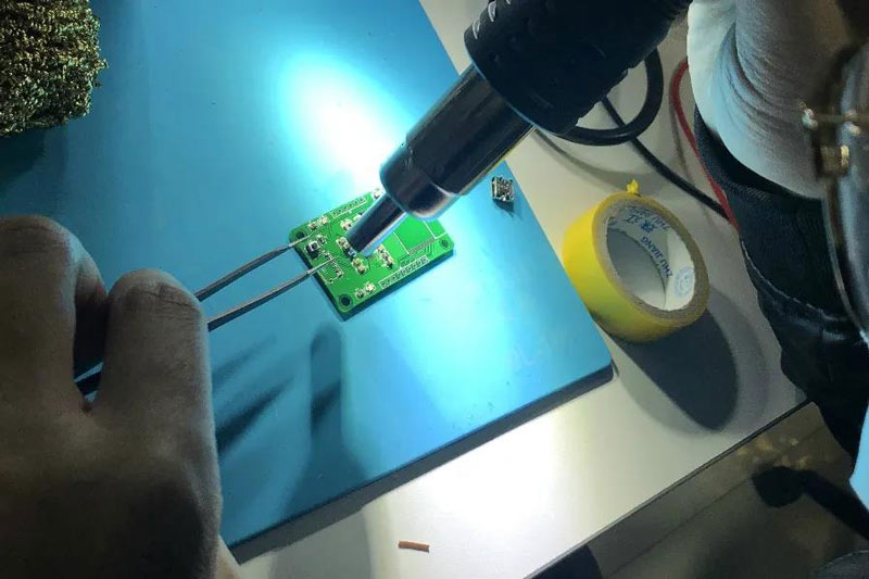 熱風槍是修手機，焊接微小電子元件的神器